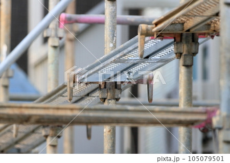 戸建て住宅の外部足場 105079501