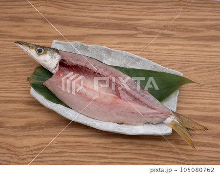 背開きしたカマス　塩焼き用 105080762