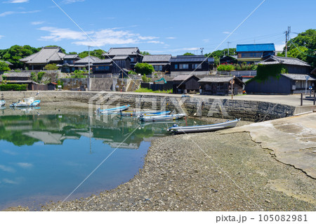 佐久島西港付近の黒壁の集落（愛知県） 105082981