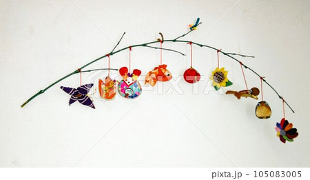 アサリで作った金魚、蝶々、トンボ風車を竹につけた アサリで作った金魚、蝶々、トンボ風車を竹につけた 105083005