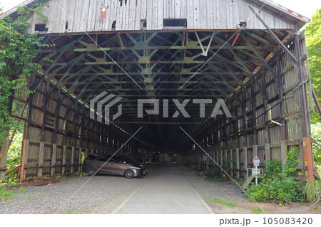 奥羽本線 峠駅のスノーシェッド入口(スイッチバック側) 奥羽本線 峠駅のスノーシェッド入口(スイッチバック側) 105083420