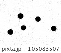 スポイトからインクを紙に落とした丸い跡5つのドット 105083507