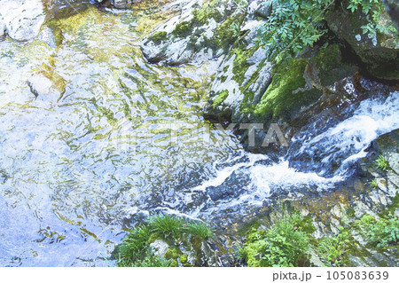 水の流れで削られた岩のある風景 鳥取県 赤波川おう穴群 水彩画 水の流れで削られた岩のある風景 鳥取県 赤波川おう穴群 水彩画 105083639