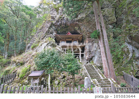【不動院岩屋堂】 鳥取県八頭郡若桜町岩屋堂 105083644