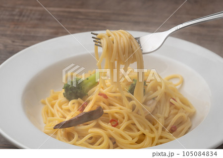 ペペロンチーノ　　麺上げ 105084834