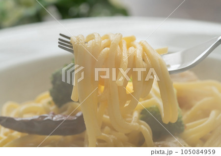 ペペロンチーノ　　麺上げ 105084959