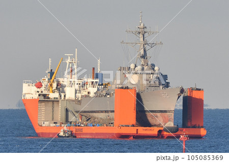 トランスシェルフに積まれたフィッツジェラルド トランスシェルフに積まれたフィッツジェラルド 105085369