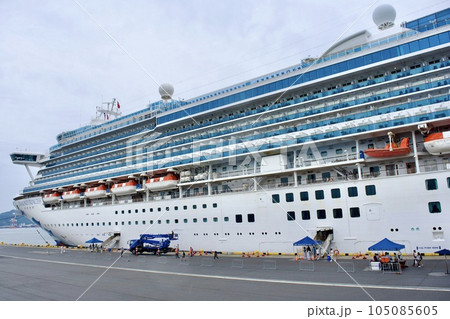 境夢みなとターミナルに停泊する 豪華客船クイーンエリザベス 境夢みなとターミナルに停泊する 豪華客船クイーンエリザベス 105085605