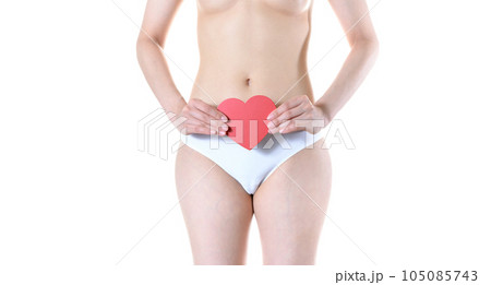 女性ならではの病気 悩み 診断 下腹部 ハートを持つ女性 女性ならではの病気 悩み 診断 下腹部 ハートを持つ女性 105085743