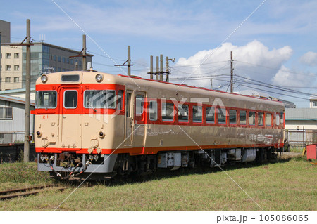 キハ56系気動車211　JR北海道五稜郭車両センター公開日に撮影 105086065