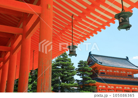 平安神宮 応天門と釣燈籠 平安神宮 応天門と釣燈籠 105086365