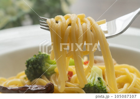 ペペロンチーノ  麺上げ ペペロンチーノ  麺上げ 105087107