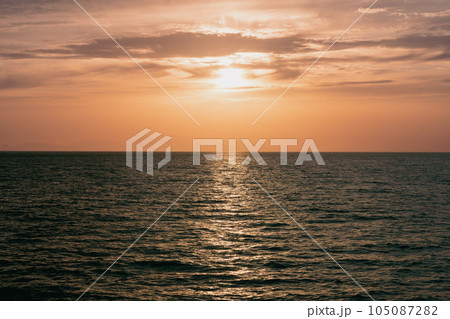 夕日 夕日 105087282
