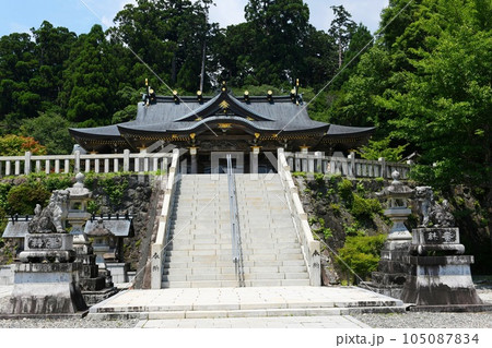 【浜松市「秋葉山本宮秋葉神社」上社の本殿】 105087834
