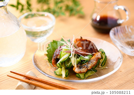 うざく（きゅうりと鰻の酢の物）みょうがと生姜を添えて 105088211