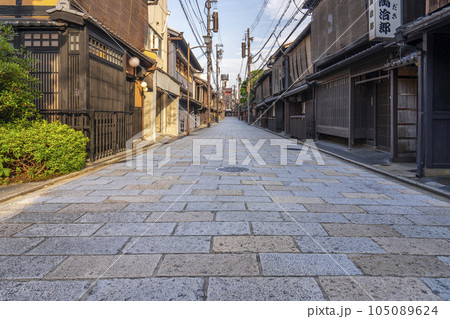 祇園新橋伝統的建造物群保存地区の街並み 祇園新橋伝統的建造物群保存地区の街並み 105089624