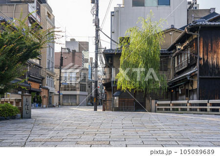京都　白川南通（祇園白川）新橋　新緑の季節 105089689
