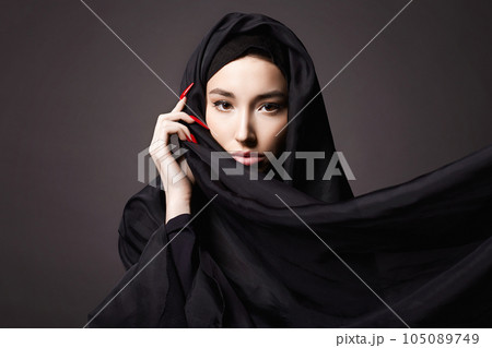 beautiful islamic young woman. beauty girl in hijab 105089749
