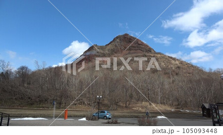 昭和新山と青空 105093448