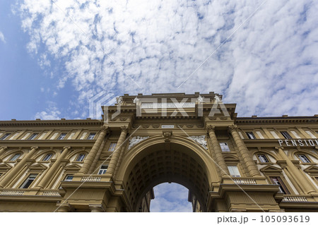 Republic Square in Florence at sunrise, Italy. May 9, 2023 105093619