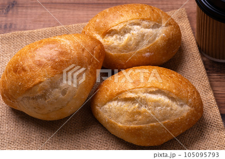 フランスパンとコーヒー フランスパンとコーヒー 105095793