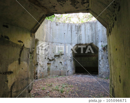 対馬・豊砲台 砲台(砲塔部)内部 対馬・豊砲台 砲台(砲塔部)内部 105096671