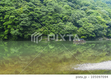 渡月橋付近　嵐峡　桂川　水鏡 105097094