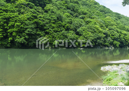 渡月橋付近 嵐峡 桂川 水鏡 渡月橋付近 嵐峡 桂川 水鏡 105097096