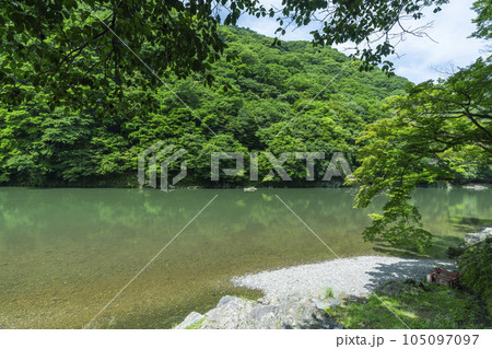 渡月橋付近　嵐峡　桂川　水鏡 105097097