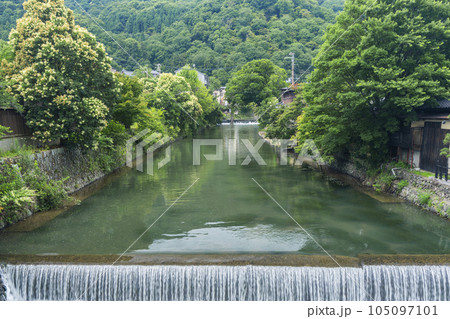 初夏の嵐山 大堰川分流の中ノ島橋からの風景 初夏の嵐山 大堰川分流の中ノ島橋からの風景 105097101