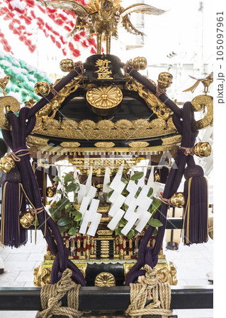 神輿 祭り 子供みこし 伝統行事 春 夏祭り お祭りの写真素材
