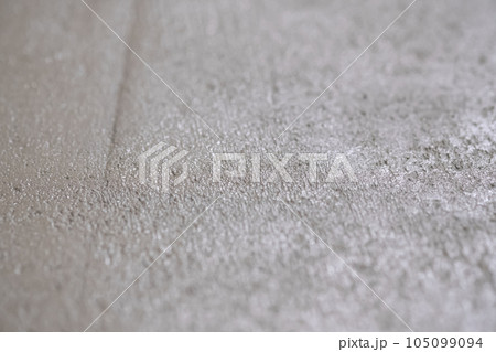 まだ乾いていないモルタル まだ乾いていないモルタル 105099094