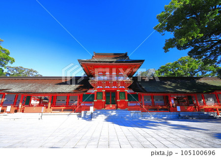 【大分県】晴天の宇佐神宮の上宮 105100696