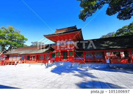 【大分県】晴天の宇佐神宮の上宮 105100697
