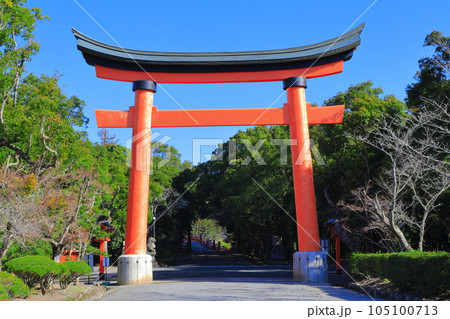 【大分県】晴天の宇佐神宮の表参道大鳥居 105100713