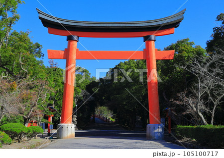 【大分県】晴天の宇佐神宮の表参道大鳥居 105100717
