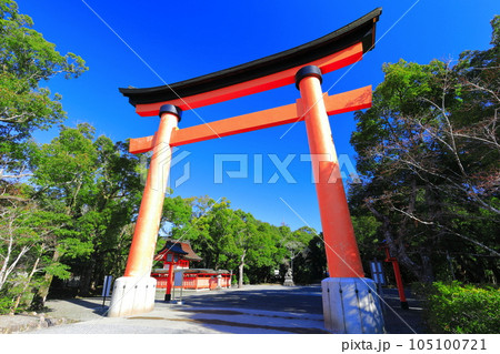 【大分県】晴天の宇佐神宮の表参道大鳥居 105100721