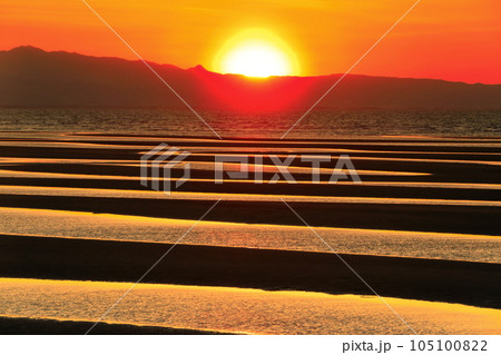 【大分県】絶景日の真玉海岸の夕日 【大分県】絶景日の真玉海岸の夕日 105100822