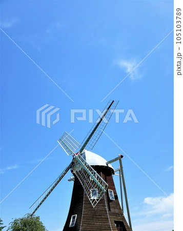 あけぼの山農業公園　「青空に映える水車」 105103789