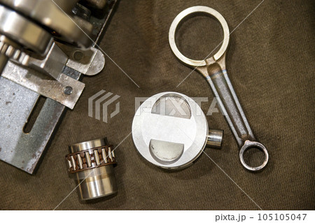 Close up scene the crank shaft pin and connecting rod. 105105047