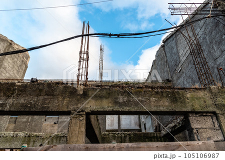 Abandoned reinforced concrete structure showing the effects of corrosion 105106987