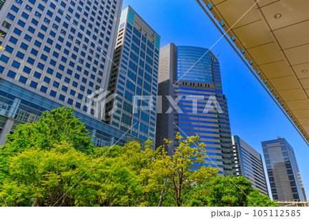 東京　港区港南の都市風景　品川グランドコモンズのオフィスビル 105112585