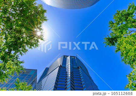 東京　港区港南の都市風景　品川グランドコモンズのオフィスビル 105112608