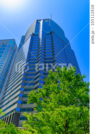 東京　港区港南の都市風景　品川グランドコモンズのオフィスビル 105112616