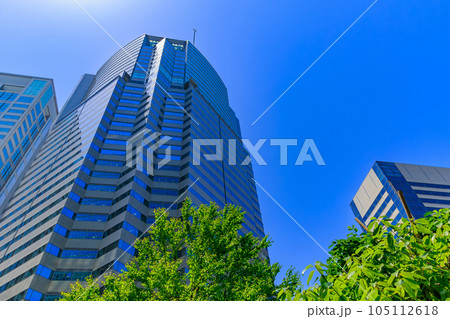 東京　港区港南の都市風景　品川グランドコモンズのオフィスビル 105112618