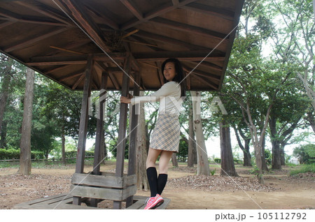 健康的長身美女と森林散策 105112792