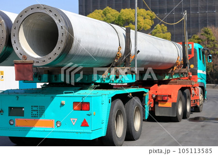既成杭（PHC杭）を運搬中のトラック 105113585