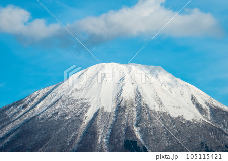 大山の雪景色 (伯耆町から) 大山の雪景色 (伯耆町から) 105115421