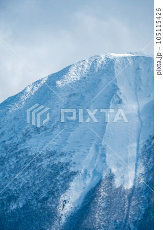 大山の雪景色 (伯耆町から) 大山の雪景色 (伯耆町から) 105115426