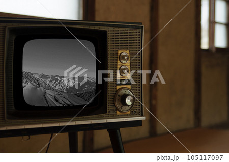 ブラウン管テレビ（昭和レトロ） 105117097